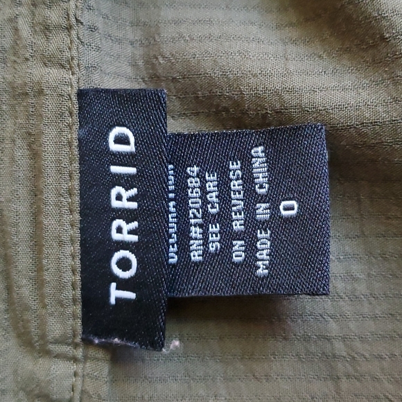 Torrid military blouse - Picture 3 of 4